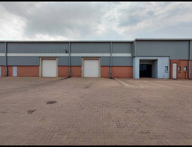 1,315M² WAREHOUSE TO LET IN CLAYVILLE